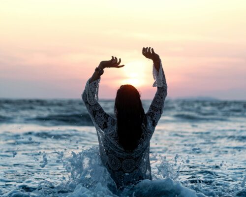woman-experiencing-freedom